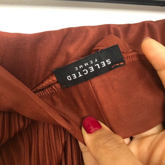 Pleated midi skirt with double slit - Picture 4 of 5